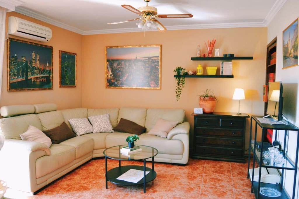 El Apartamento De Trini Sevilla Bagian luar foto