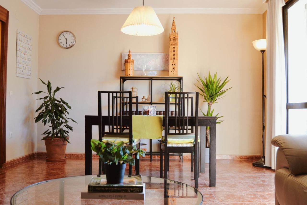 El Apartamento De Trini Sevilla Bagian luar foto