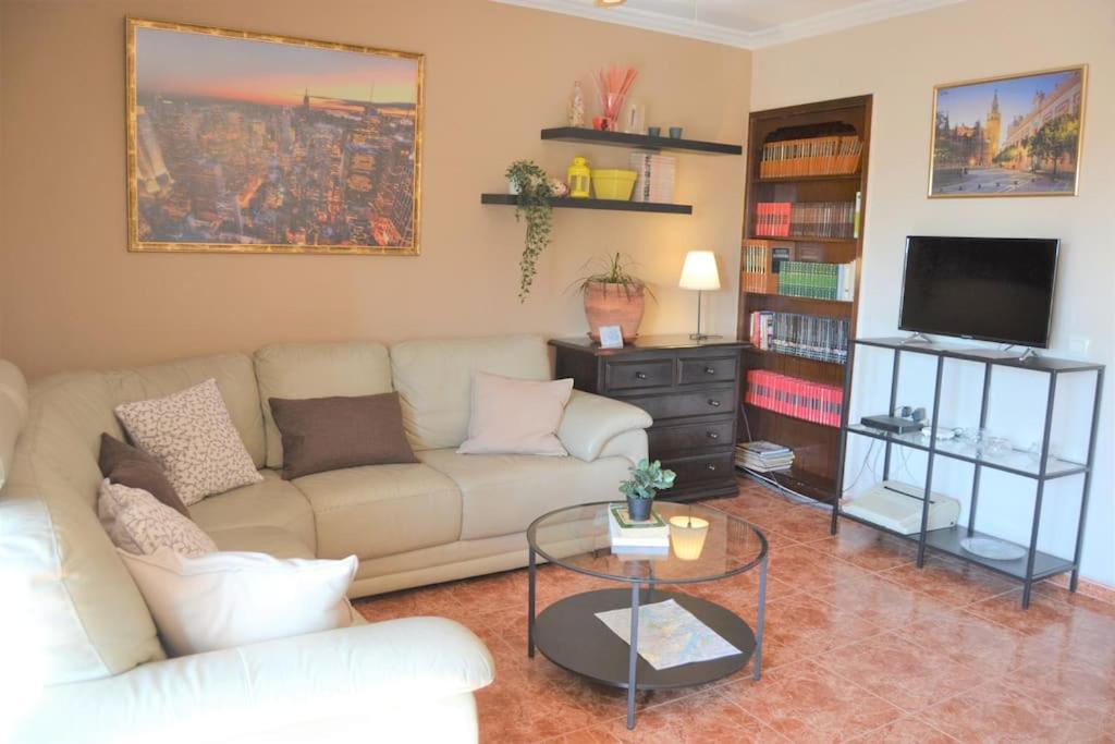 El Apartamento De Trini Sevilla Bagian luar foto
