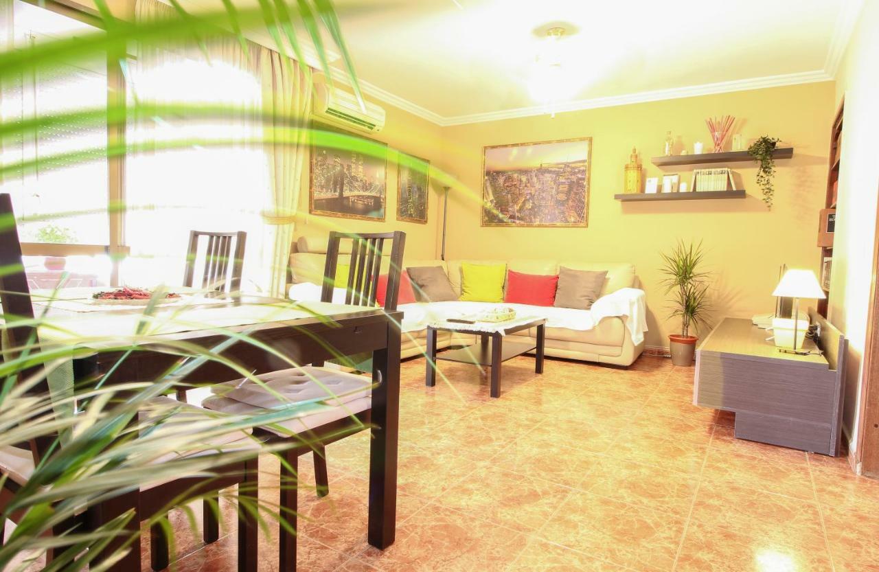 El Apartamento De Trini Sevilla Bagian luar foto