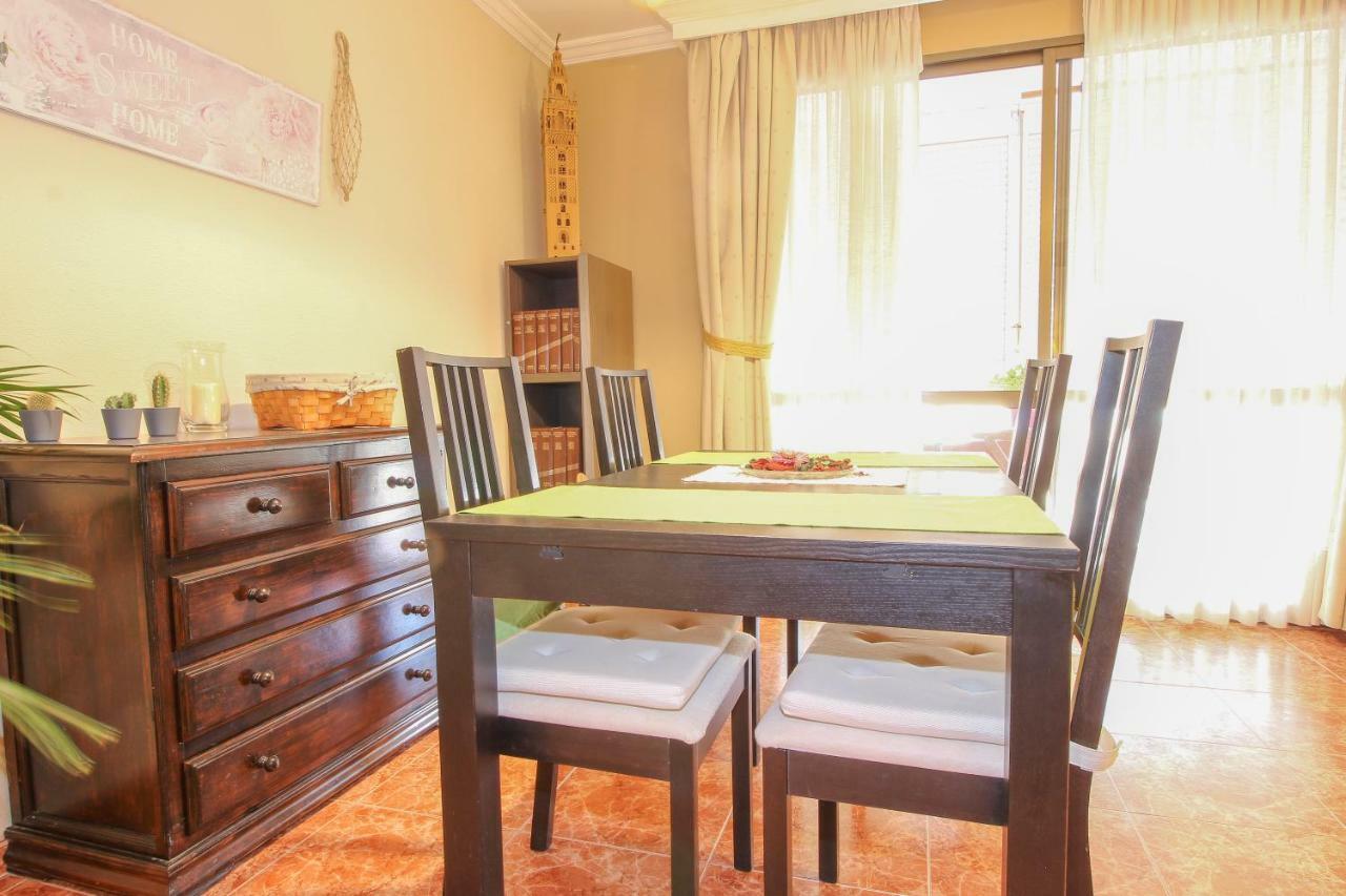 El Apartamento De Trini Sevilla Bagian luar foto