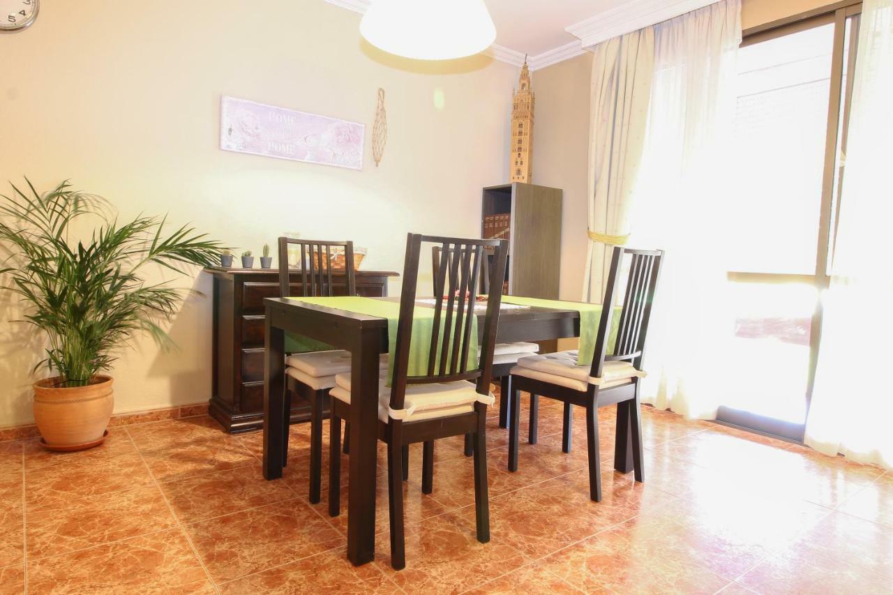 El Apartamento De Trini Sevilla Bagian luar foto