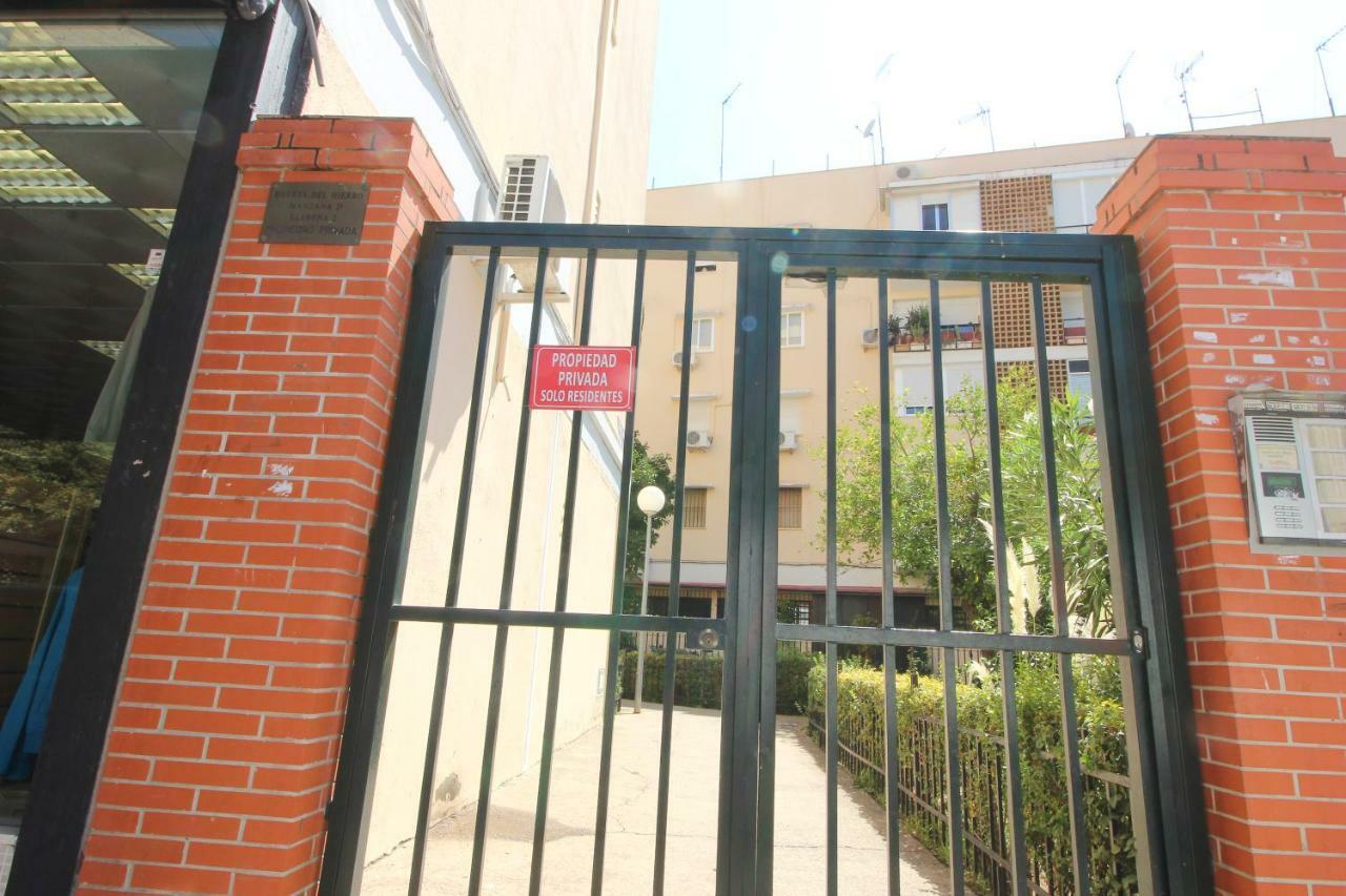 El Apartamento De Trini Sevilla Bagian luar foto